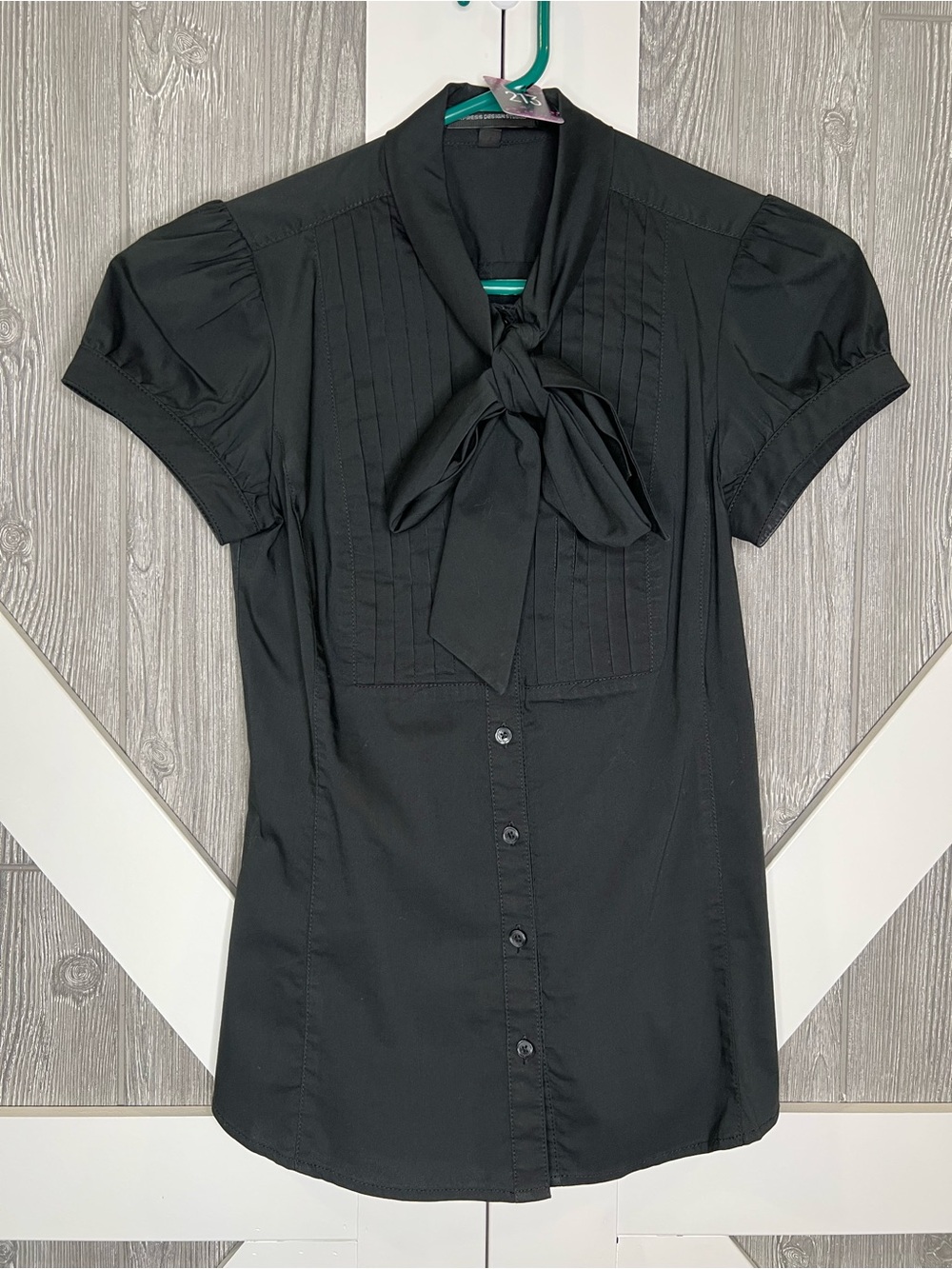 213. Express Black Bow Tie Front Pintuck Blouse XS